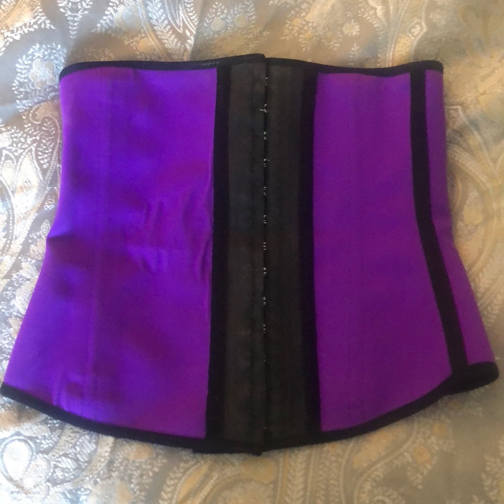 Waist cincher